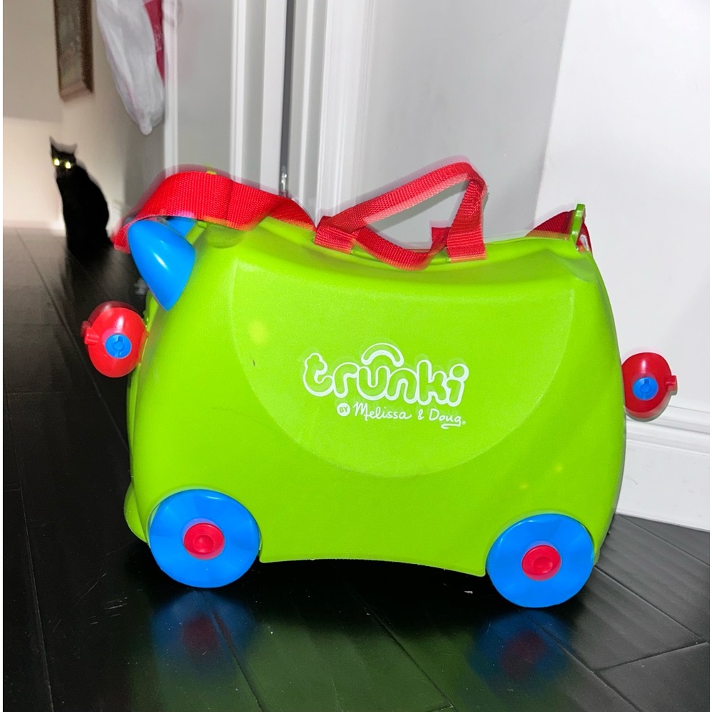 Terrance Trunki is bold and blue, a classic style for your little explorers.